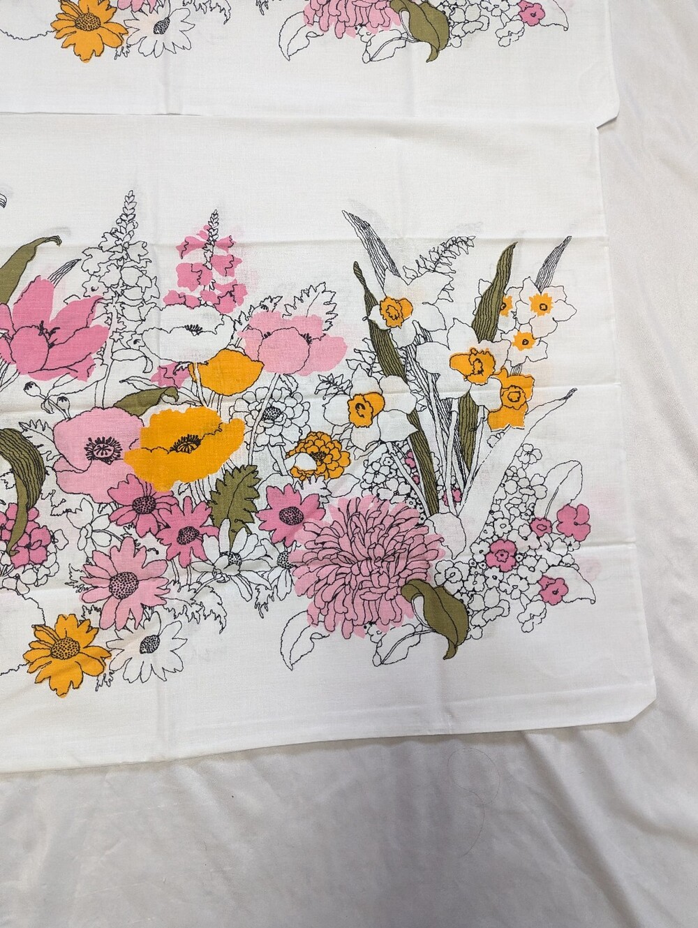 Spring Bouquet By Burlington Home Vtg 70s Floral Pillow Cases No Iron USA Made - Picture 3 of 6